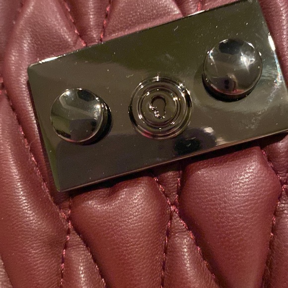 Badgley Mischka quilted crossbody - Picture 5 of 9